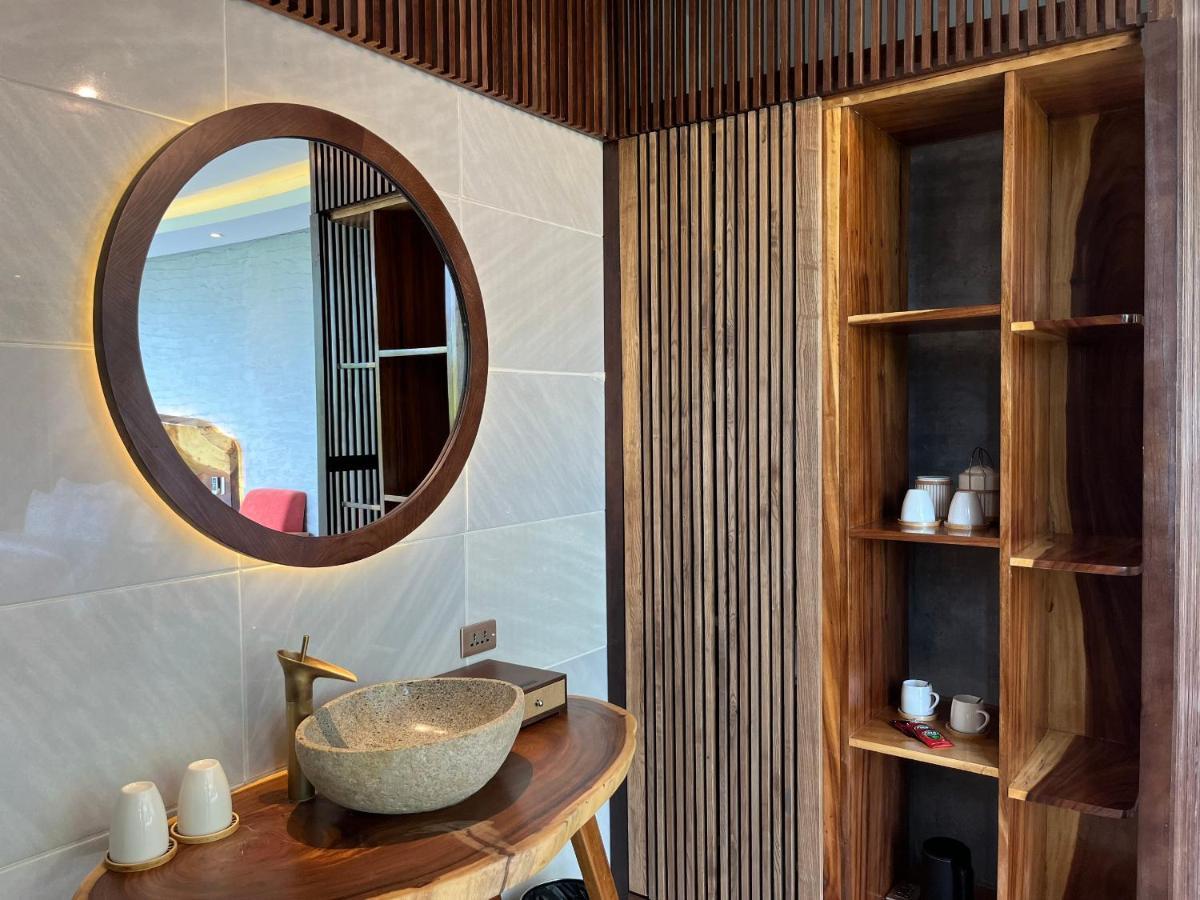 Minawa Kenhga Resort & Spa Нин Бин Екстериор снимка
